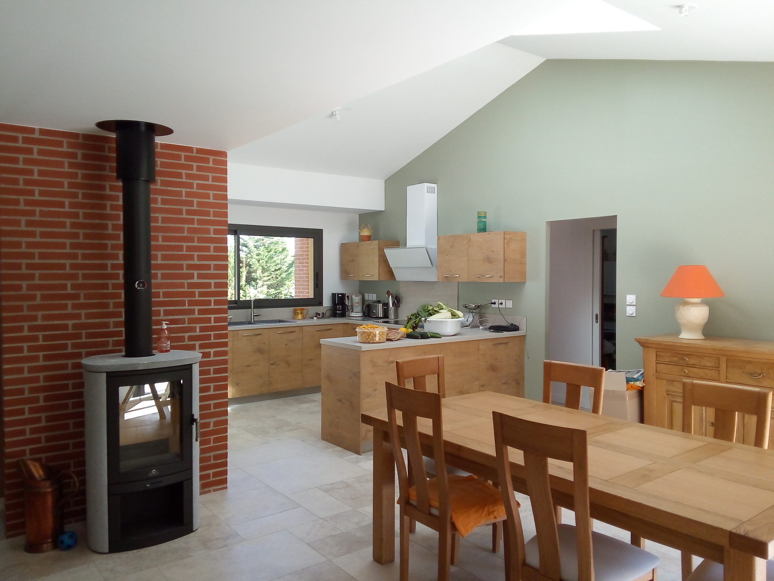 Agencement cuisine/s&eacute;jour de maison neuve avec un architecte